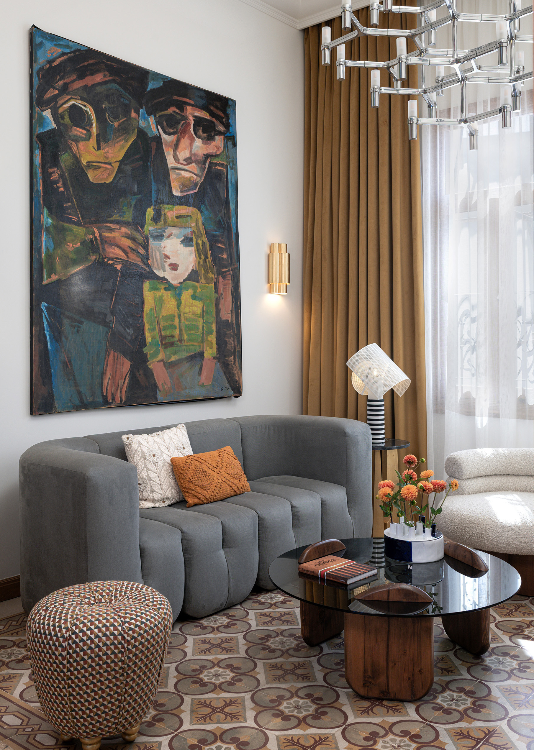 A cozy living room at Maison Dada Guesthouse